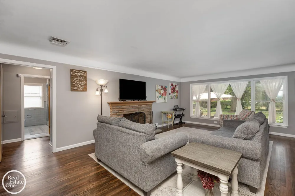 715 S Renaud Road Grosse Pointe Woods City, MI 48236