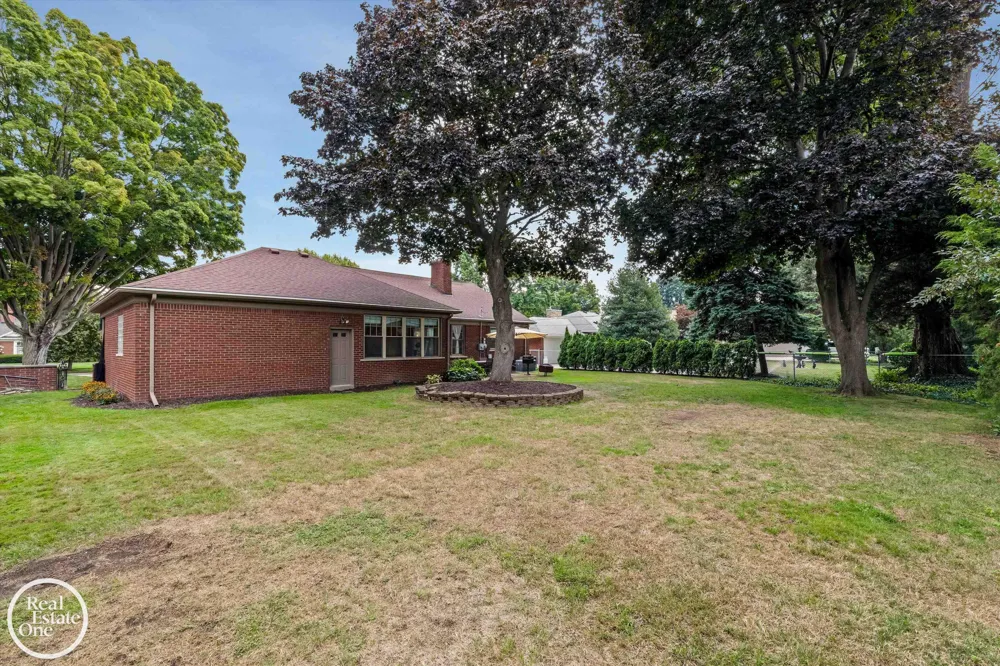 715 S Renaud Road Grosse Pointe Woods City, MI 48236