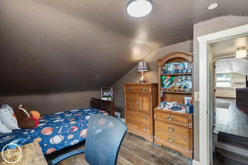 715 S Renaud Road Grosse Pointe Woods City, MI 48236