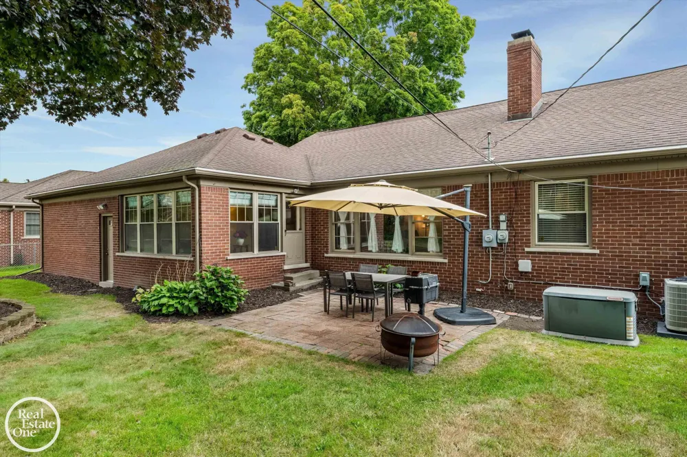 715 S Renaud Road Grosse Pointe Woods City, MI 48236
