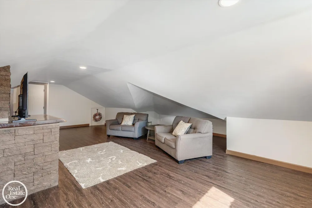 715 S Renaud Road Grosse Pointe Woods City, MI 48236