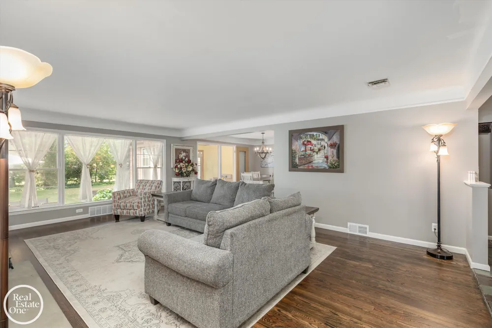 715 S Renaud Road Grosse Pointe Woods City, MI 48236