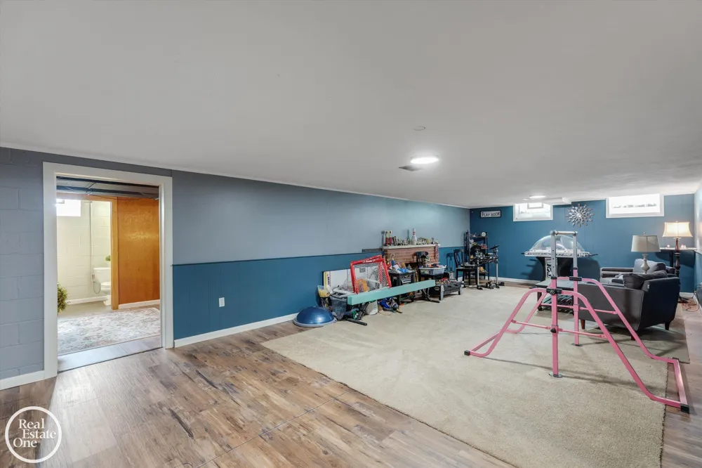715 S Renaud Road Grosse Pointe Woods City, MI 48236
