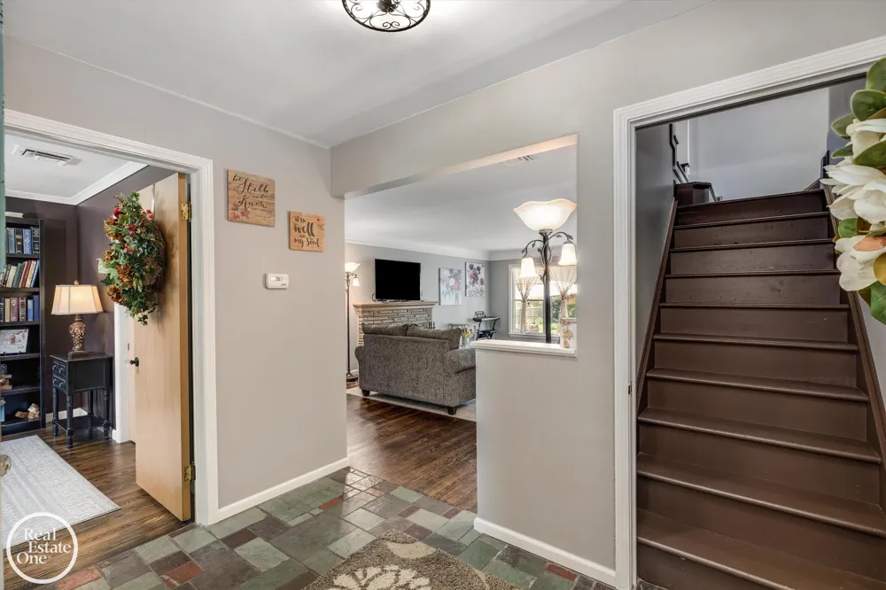 715 S Renaud Road Grosse Pointe Woods City, MI 48236