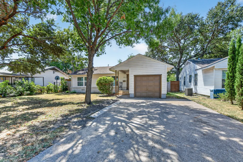 2358 Norwood Drive Dallas, TX 75228