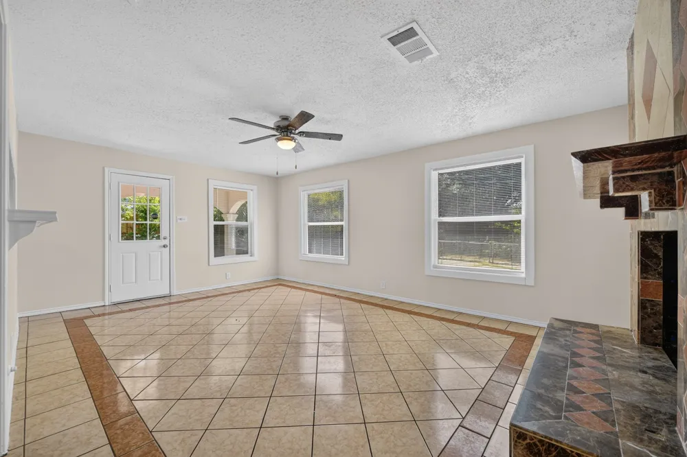 2358 Norwood Drive Dallas, TX 75228