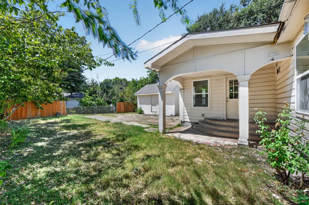 2358 Norwood Drive Dallas, TX 75228