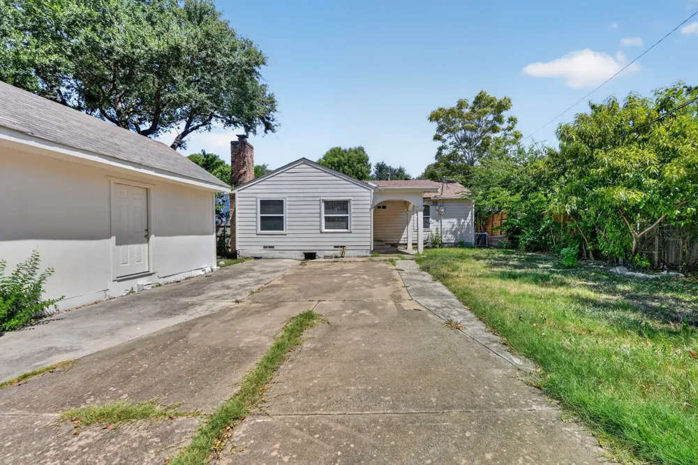2358 Norwood Drive Dallas, TX 75228