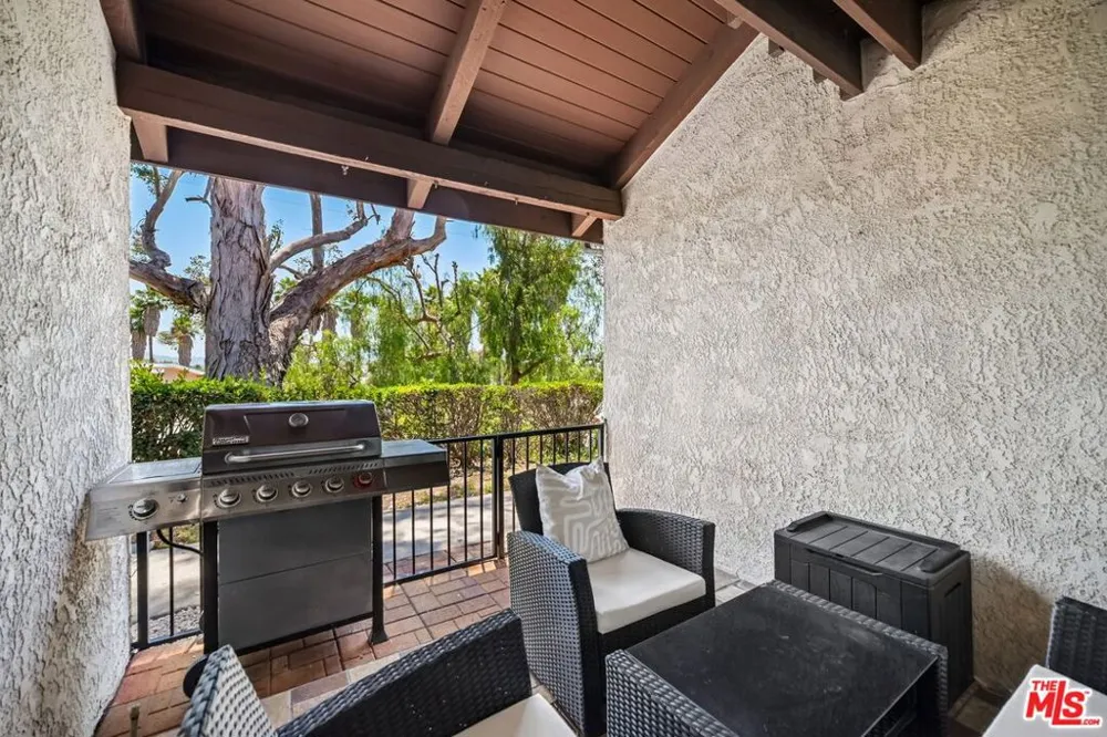7714 Via Sorrento #22 Los Angeles, CA 91504