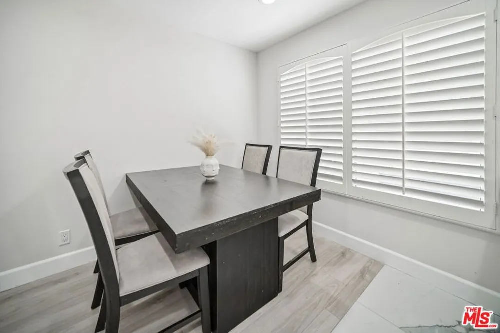 7714 Via Sorrento #22 Los Angeles, CA 91504