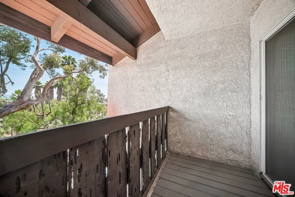7714 Via Sorrento #22 Los Angeles, CA 91504