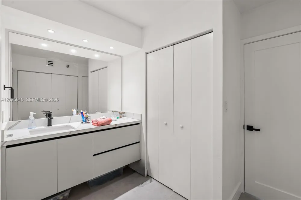 20505 E Country Club Dr #331 Aventura, FL 33180