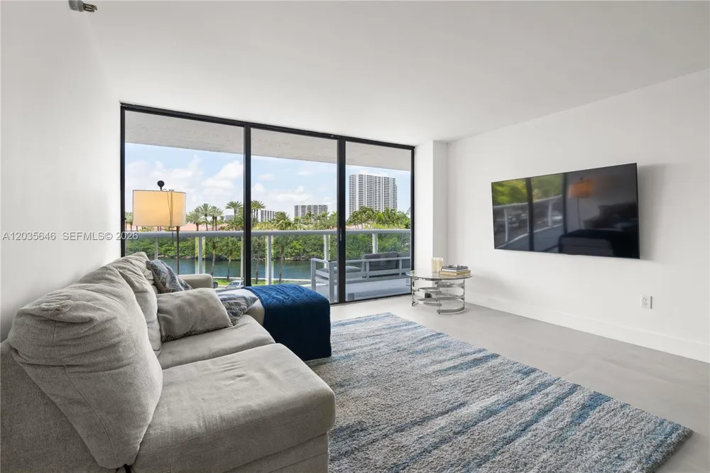 20505 E Country Club Dr #331 Aventura, FL 33180