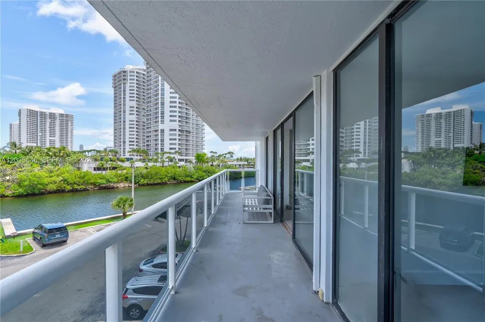 20505 E Country Club Dr #331 Aventura, FL 33180