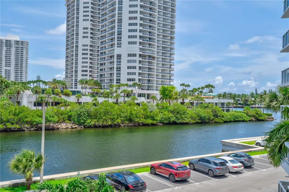 20505 E Country Club Dr #331 Aventura, FL 33180
