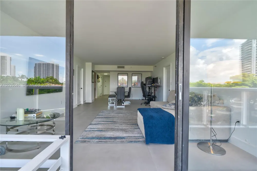 20505 E Country Club Dr #331 Aventura, FL 33180