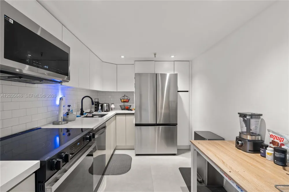 20505 E Country Club Dr #331 Aventura, FL 33180