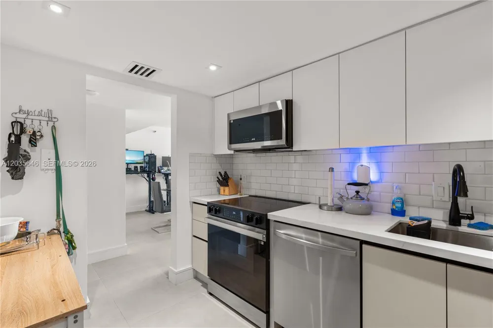 20505 E Country Club Dr #331 Aventura, FL 33180