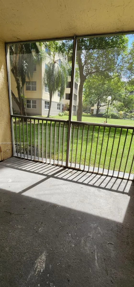 8363 Lake Dr #108 Doral, FL 33166