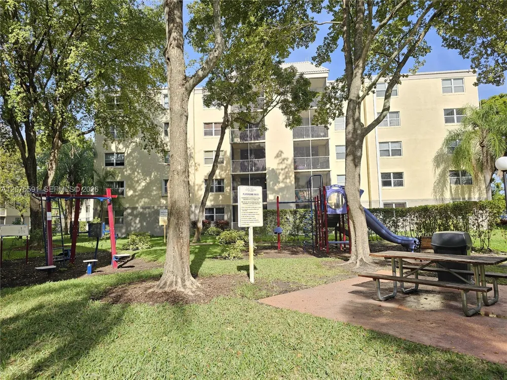 8363 Lake Dr #108 Doral, FL 33166