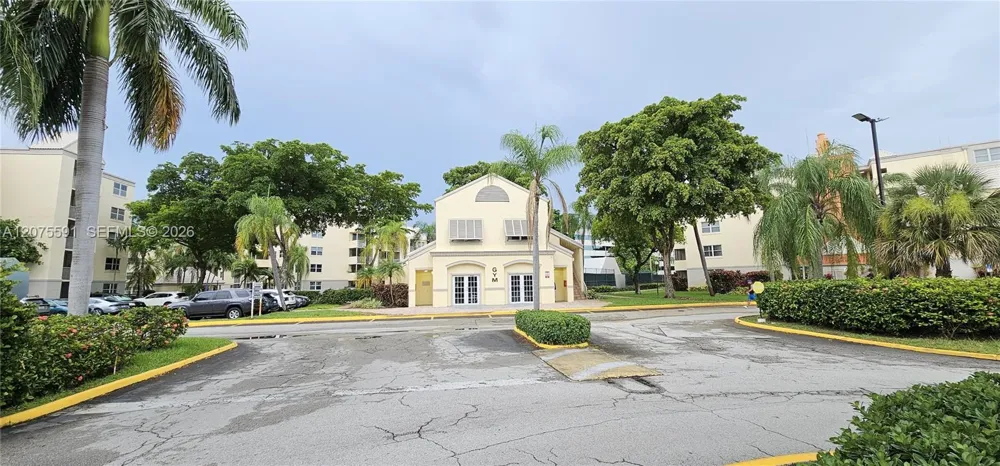 8363 Lake Dr #108 Doral, FL 33166