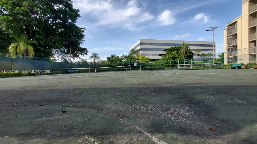 8363 Lake Dr #108 Doral, FL 33166