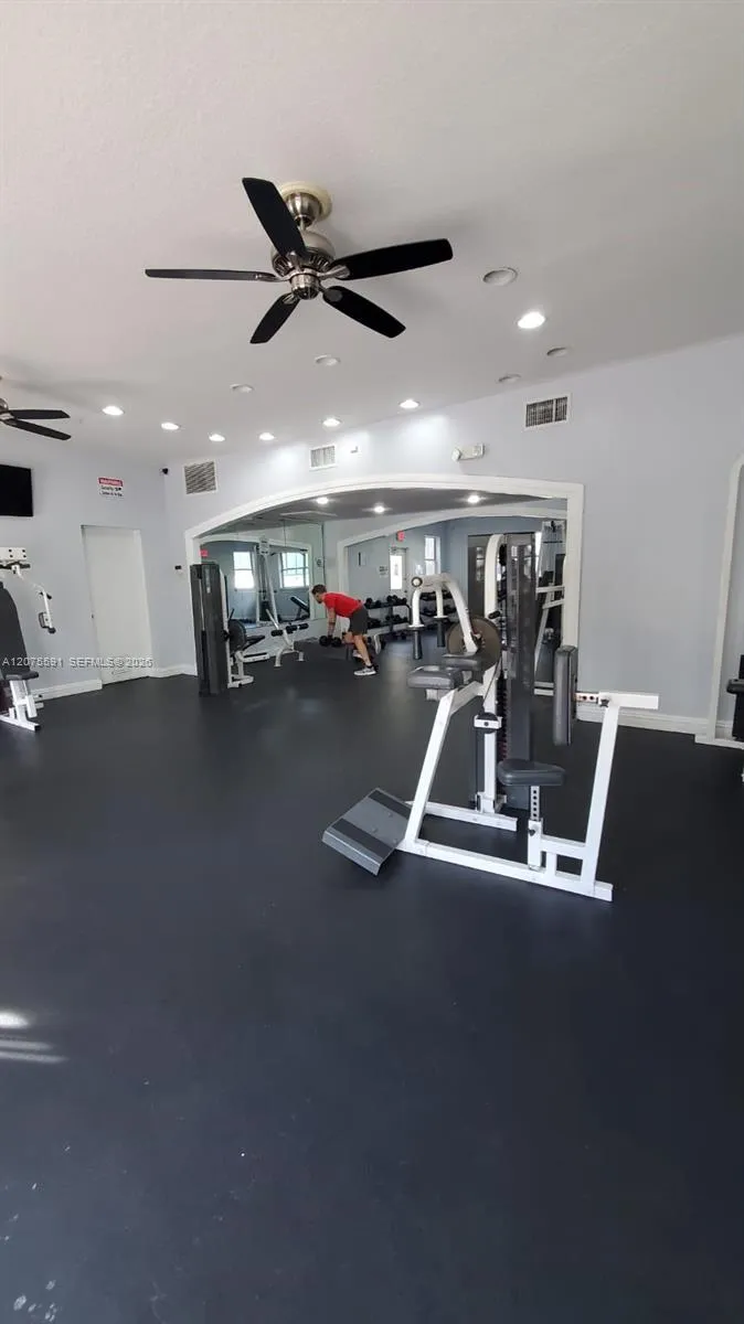 8363 Lake Dr #108 Doral, FL 33166