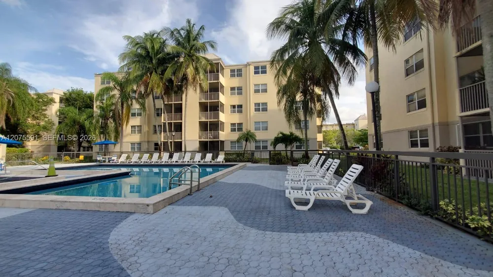 8363 Lake Dr #108 Doral, FL 33166