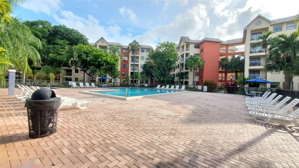 8363 Lake Dr #108 Doral, FL 33166