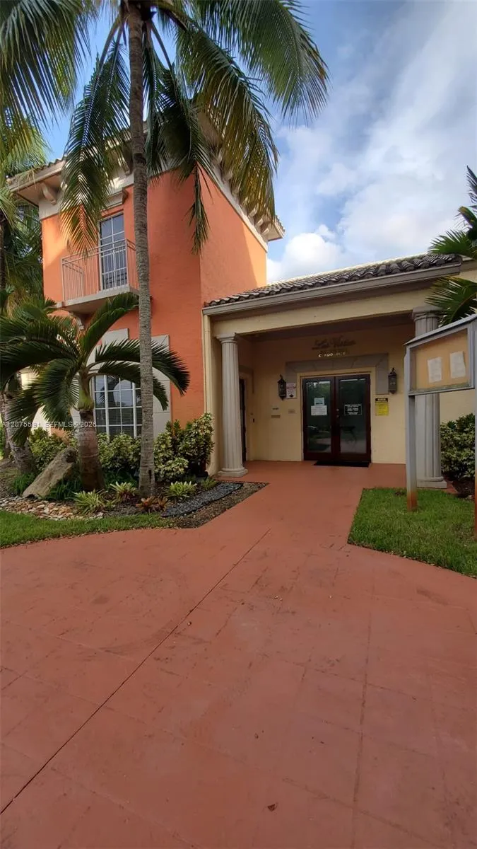 8363 Lake Dr #108 Doral, FL 33166