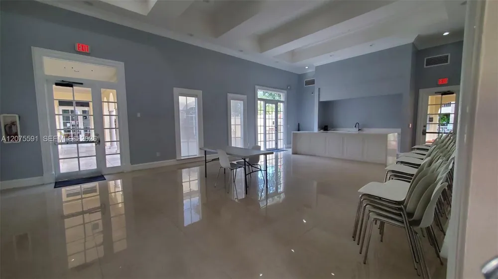 8363 Lake Dr #108 Doral, FL 33166