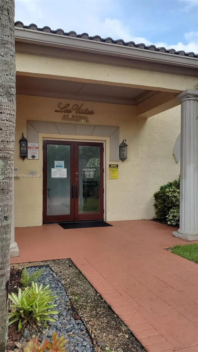 8363 Lake Dr #108 Doral, FL 33166