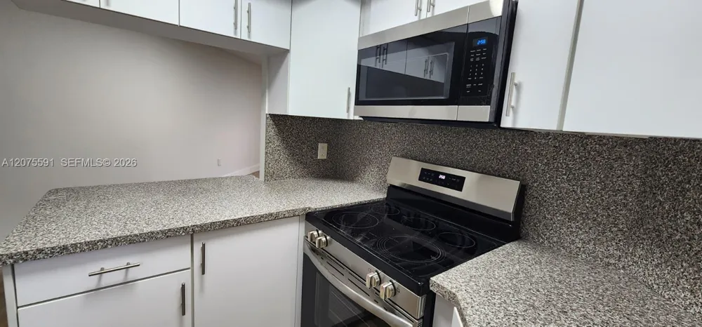8363 Lake Dr #108 Doral, FL 33166