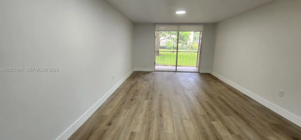 8363 Lake Dr #108 Doral, FL 33166