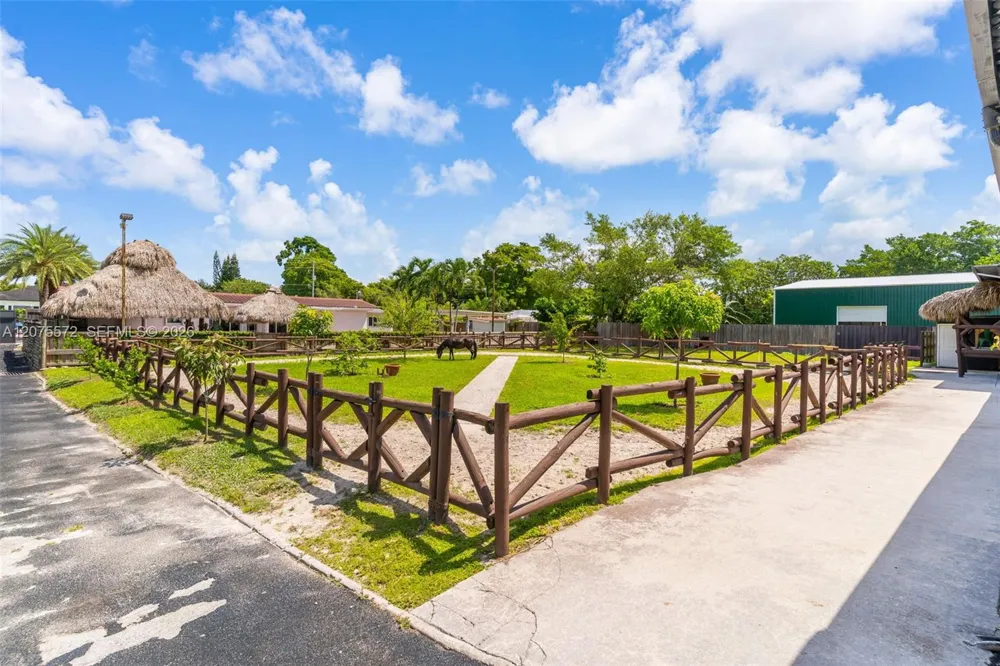 12600 SW 45th St Miami, FL 33175
