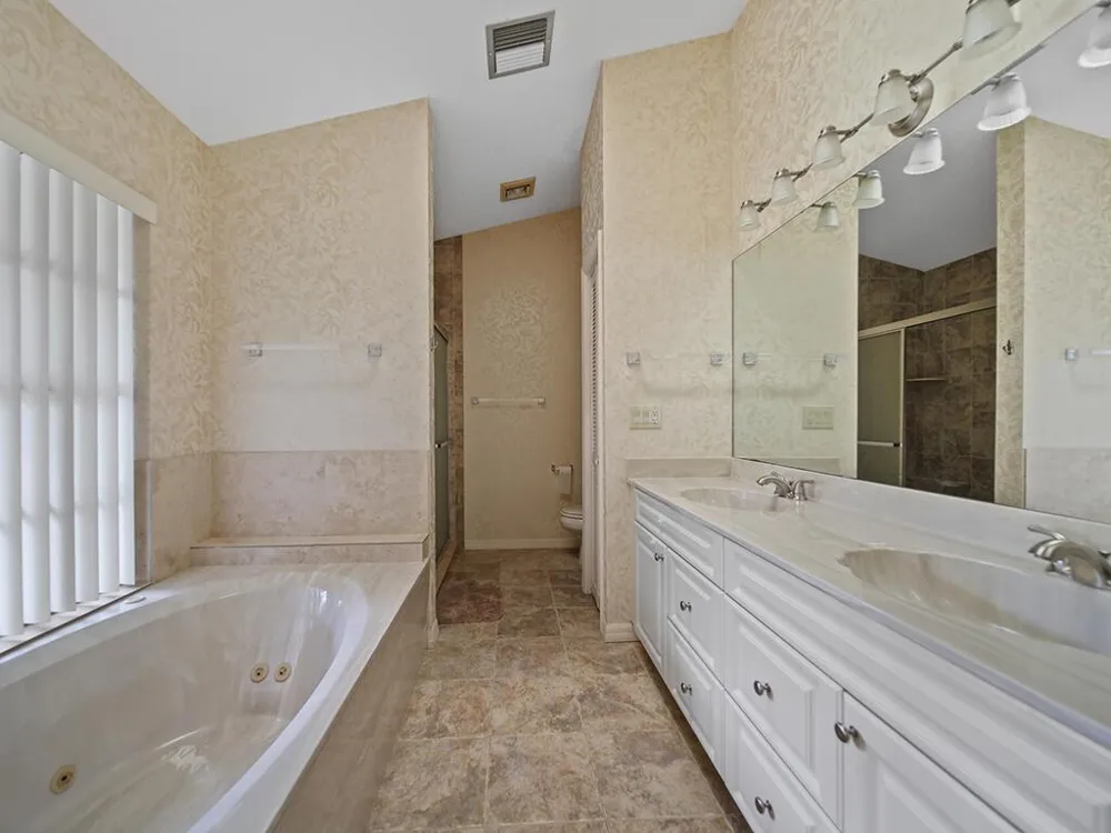 9 W HIGH POINT ROAD Sewalls Point, FL 34996