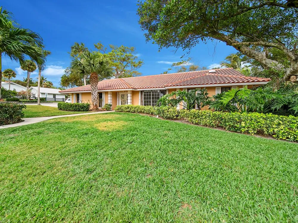 9 W HIGH POINT ROAD Sewalls Point, FL 34996