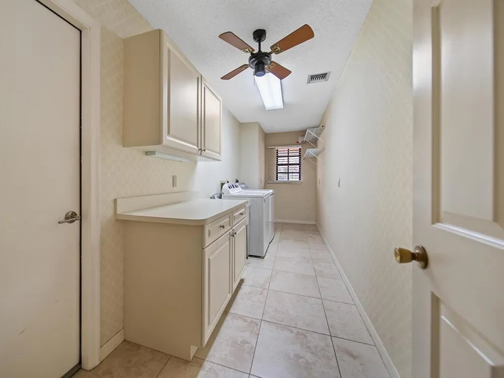 9 W HIGH POINT ROAD Sewalls Point, FL 34996
