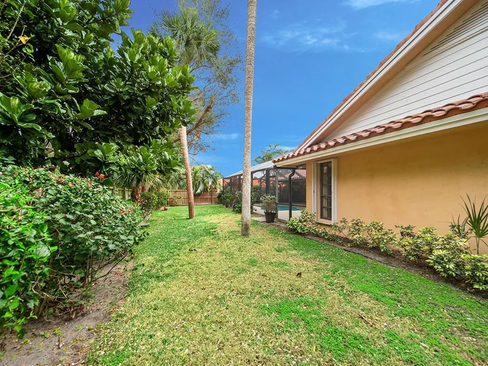 9 W HIGH POINT ROAD Sewalls Point, FL 34996