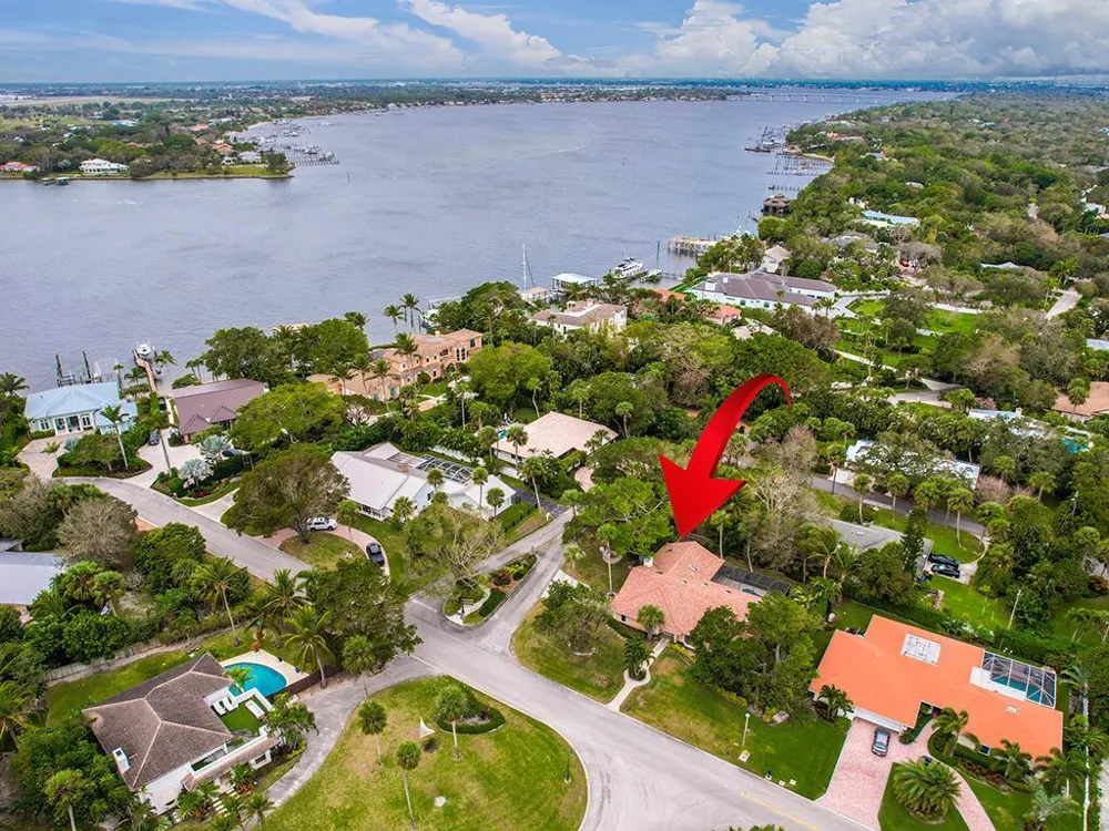 9 W HIGH POINT ROAD Sewalls Point, FL 34996