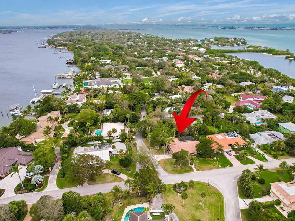 9 W HIGH POINT ROAD Sewalls Point, FL 34996