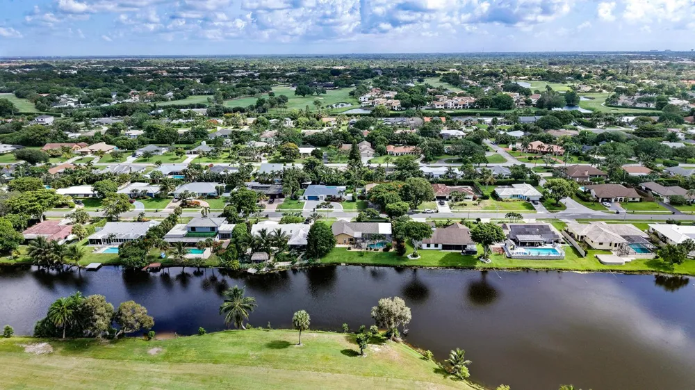 3250 Lakeview Boulevard Delray Beach, FL 33445