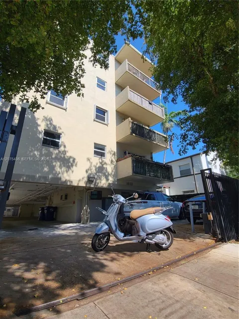 1612 Jefferson Ave #303