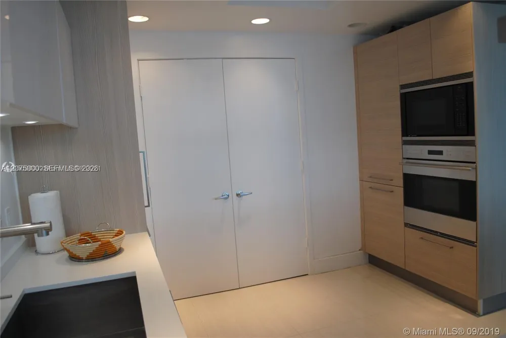 17301 Biscayne Blvd #1211 North Miami Beach, FL 33160