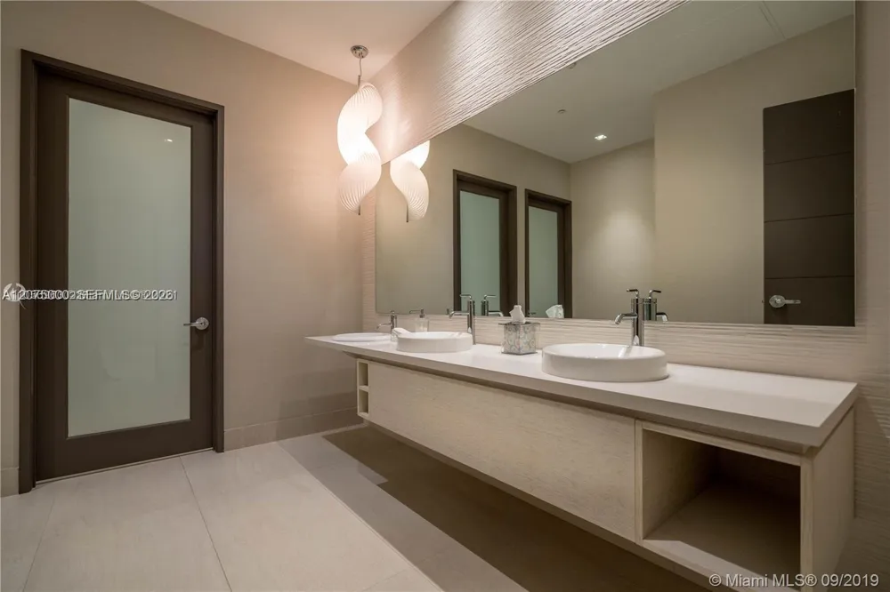 17301 Biscayne Blvd #1211 North Miami Beach, FL 33160