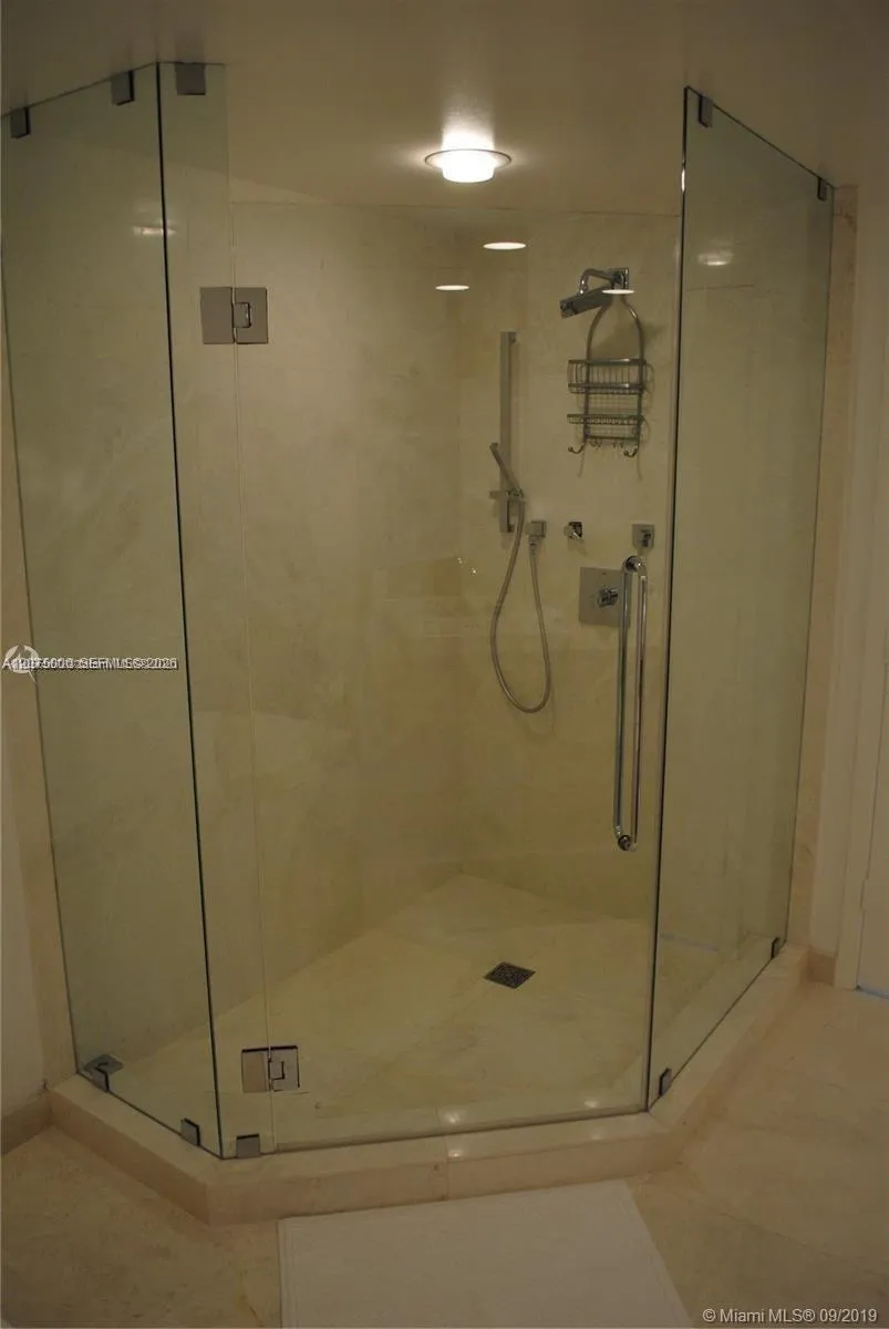 17301 Biscayne Blvd #1211 North Miami Beach, FL 33160