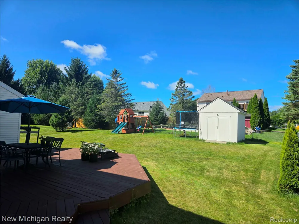 679 Andover Woods Drive Fenton City, MI 48430