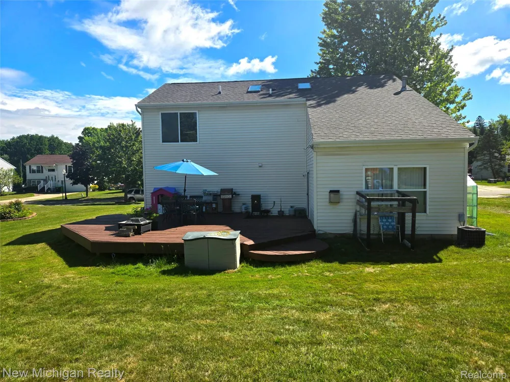 679 Andover Woods Drive Fenton City, MI 48430