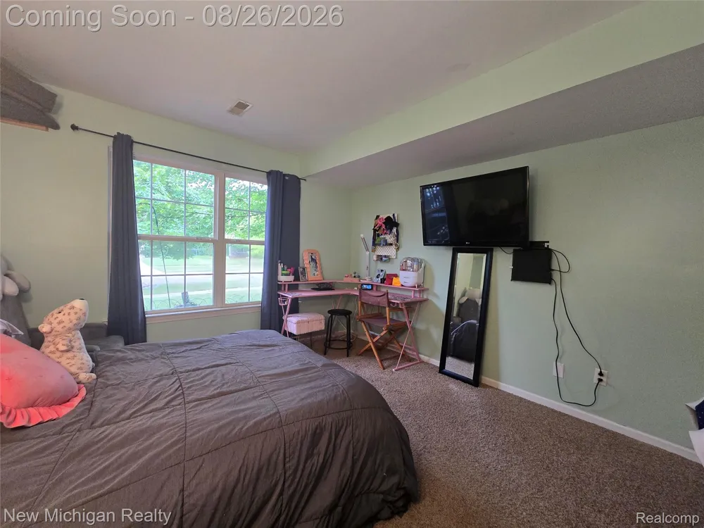 679 Andover Woods Drive Fenton City, MI 48430