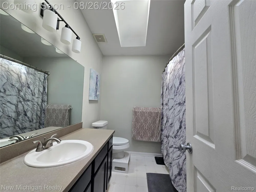 679 Andover Woods Drive Fenton City, MI 48430